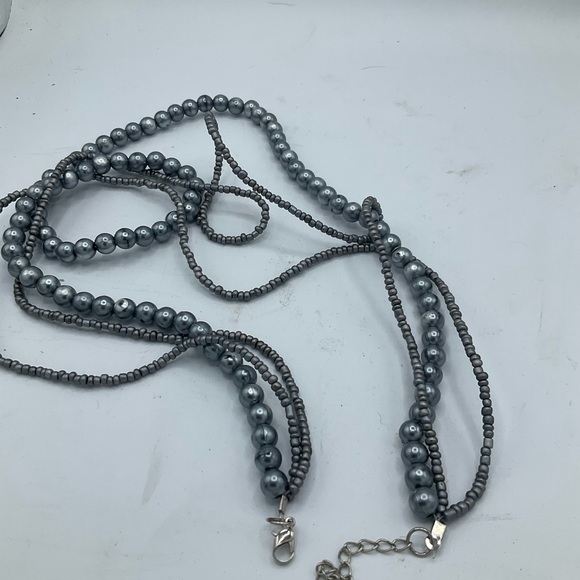 “FAUX GREY PEARL BEADED NECKLACE” Costume Jewelry. - Picture 7 of 7